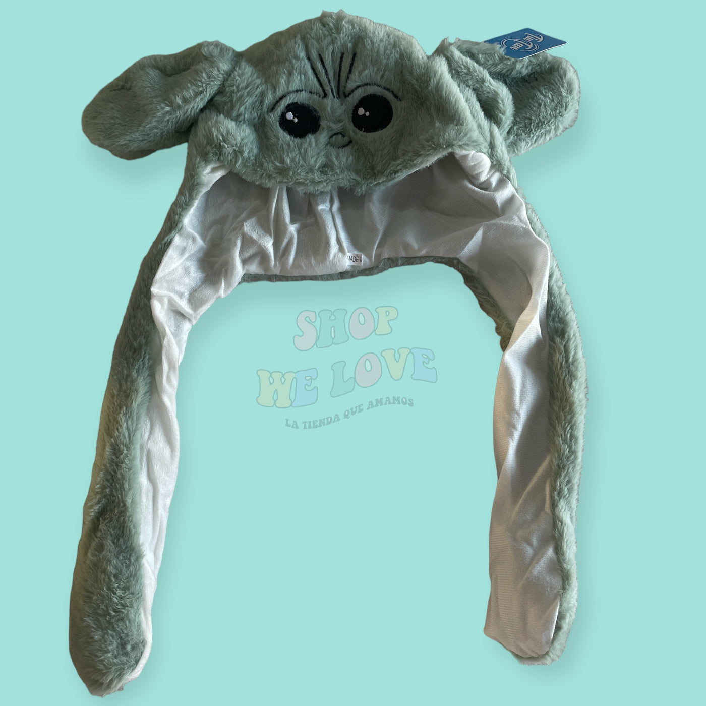Gorro peludito baby Yoda levanta las orejas