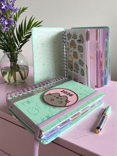 Agenda 2026 Pusheen – Edición Premium Pastel con Stickers y Separadores Mensuales