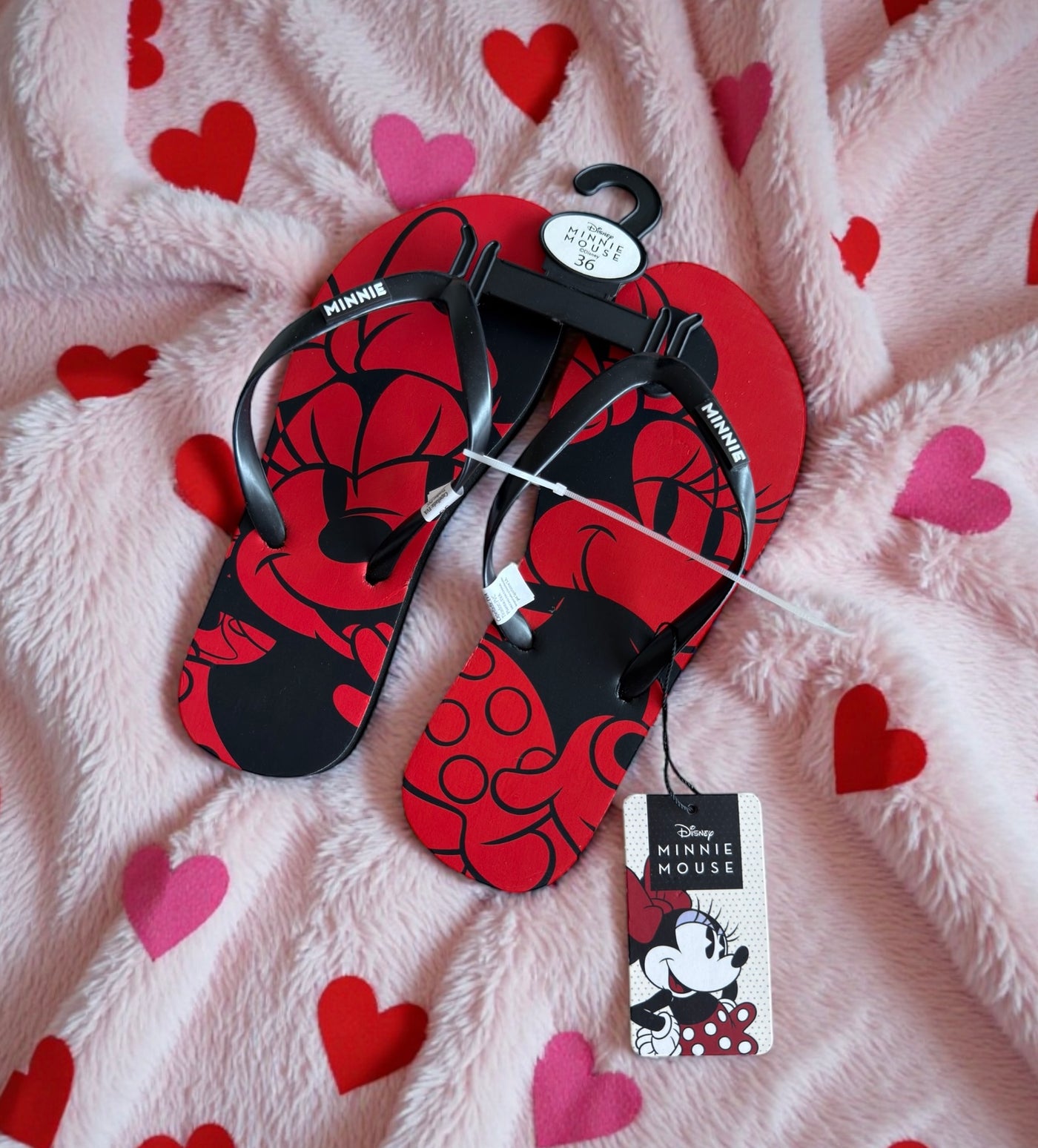 Sandalias Minnie Mouse – Diseño Rojo & Negro