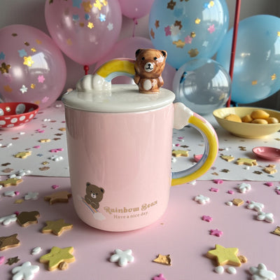 Taza Rainbow osito 🌈 – Edición Encantada con Tapa y Asa de Arcoíris