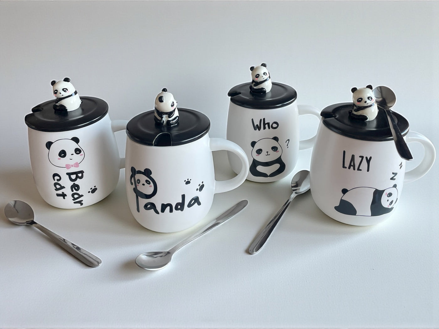 Taza Panda con Tapa y Cuchara | Cerámica Premium con Muñeco 3D